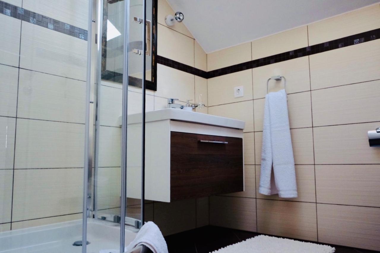 Villa Tonika Povlja  Luaran gambar