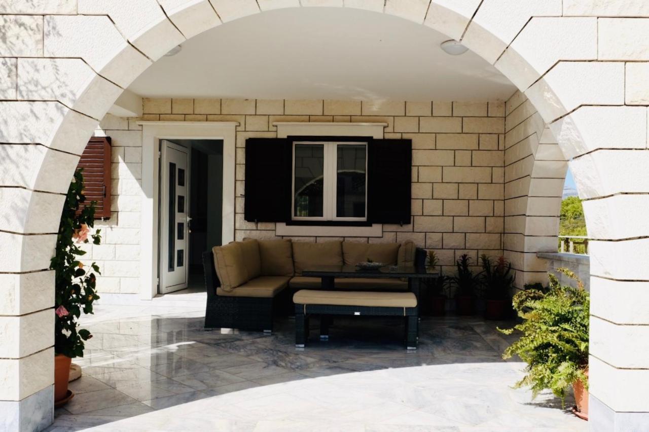 Villa Tonika Povlja  Luaran gambar